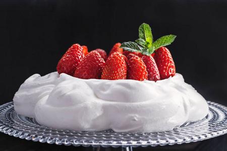 蛋糕里有什么草莓