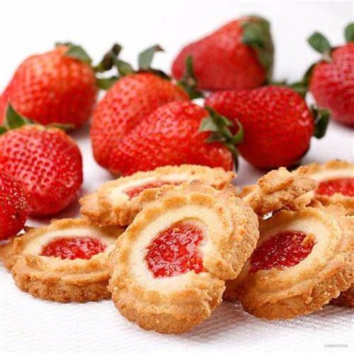 导读：草莓饼干是一种传统的饼干，口味香甜；它以番荔枝和其他水果等丰富的蔬果为原料，通过烤制而成