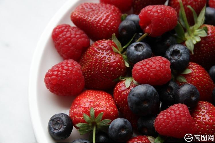 导读：蓝莓草莓是一种水果蔬菜它们营养丰富味道鲜美